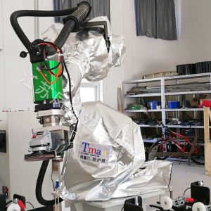 机器人防护服与管线包：工业机器人的“双重铠甲