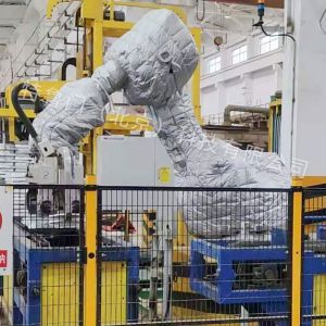 低温雨雪天气：机器人保温防护服的重要性