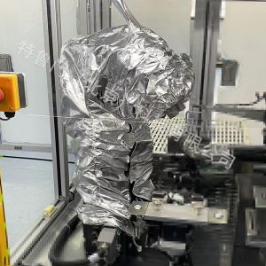 高温取件机器人防护服：工业高温场景的可靠守护者