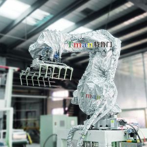 寒潮天气下机器人加热防护服的应用价值