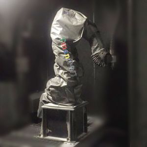 机器人防护服:喷砂喷丸环境下的关键防护屏障