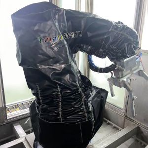 机器人防护服:适配高压清洗工况,拉长机器人寿命